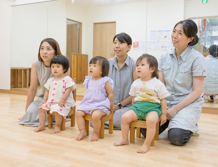 親子でレッスンを受けている様子