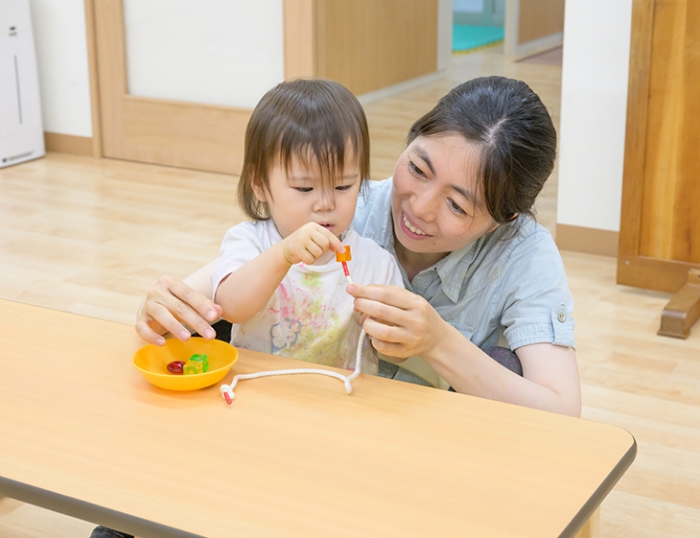 教材を使った育脳あそびの様子